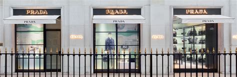 prada paris avenue montaigne uomo|Paris 12, Avenue Montaigne .